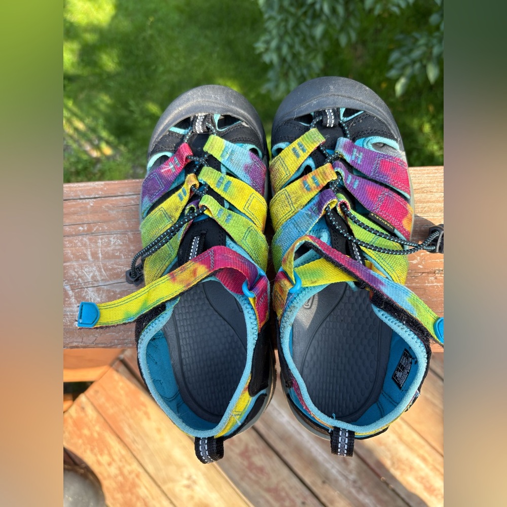 KEEN NEWPORT Rainbow tie dye big kids 4Y unisex - Picture 1 of 7
